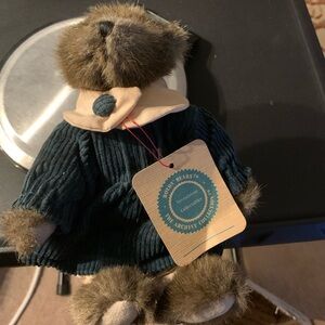 Rare Boyd’s bear Bailey‎